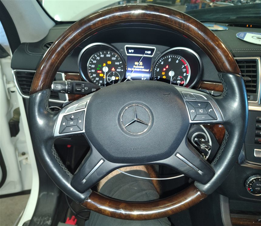 Thumbnail 2: 12-13 ML 13-16 GL CLASS (W166 X166) 4 SPOKE STEERING WHEEL BLACK w/ WALNUT WOOD