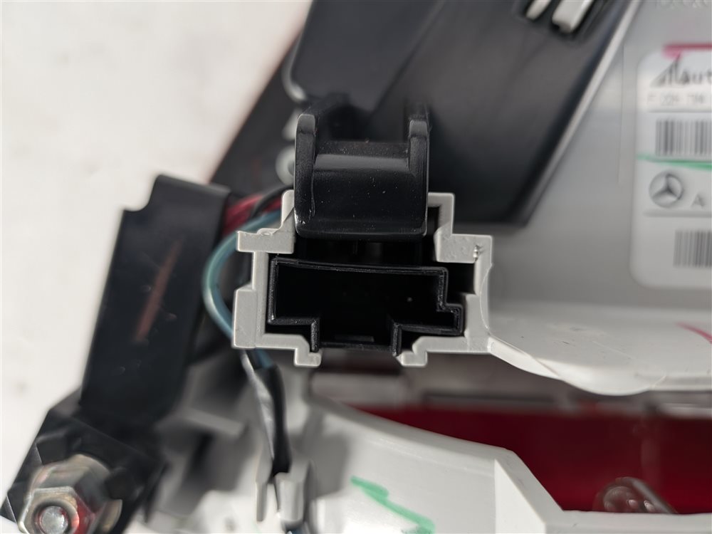 Thumbnail 10: 13-16 MERCEDES GL350 GL450 GL550 (X166) LEFT DRIVER INNER TAILLIGHT LIGHT LAMP