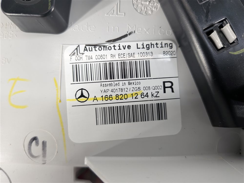 Thumbnail 10: 13-16 MERCEDES GL350 GL450 GL550 (X166) REAR RIGHT INNER TAILLIGHT LIGHT LAMP