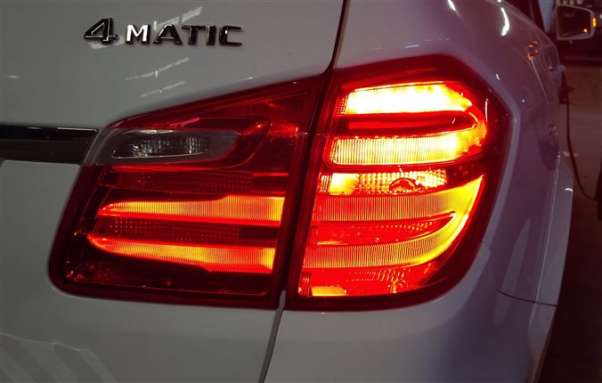 Thumbnail 2: 13-16 MERCEDES GL350 GL450 GL550 (X166) REAR RIGHT INNER TAILLIGHT LIGHT LAMP