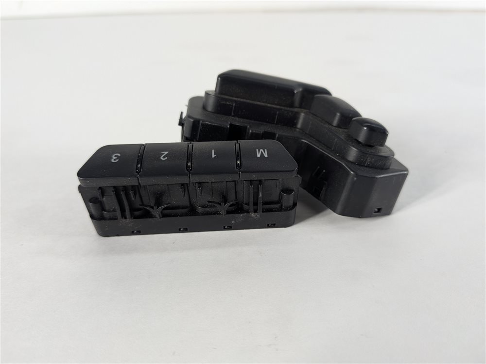 Thumbnail 6: 12-18 CLA G GL ML C117 W166 W242 W463 X166 FRONT LEFT DRIVER MEMORY SEAT SWITCH