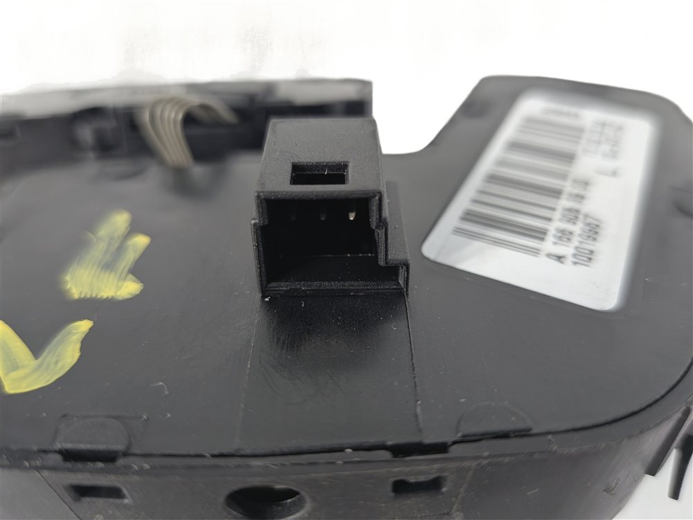 Thumbnail 8: 12-18 CLA G GL ML C117 W166 W242 W463 X166 FRONT LEFT DRIVER MEMORY SEAT SWITCH