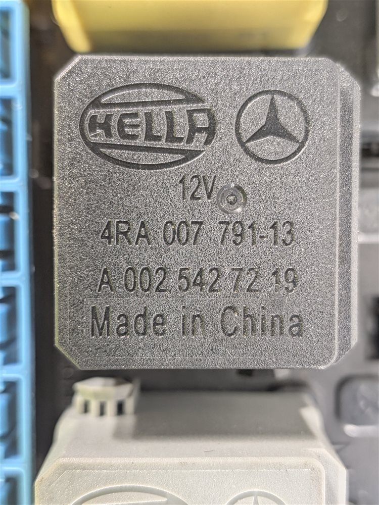 Thumbnail 10: 2013-2016 MERCEDES GL350 GL450 GL550 GL63 X166 FRONT POWER DISTRIBUTION FUSE BOX