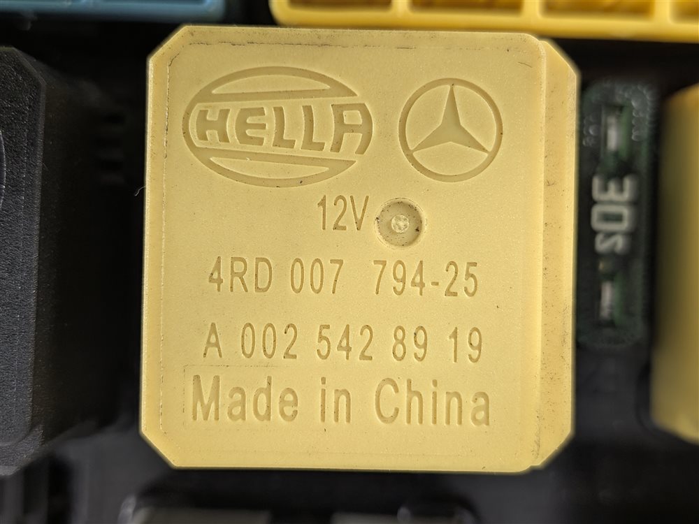Thumbnail 11: 2013-2016 MERCEDES GL350 GL450 GL550 GL63 X166 FRONT POWER DISTRIBUTION FUSE BOX