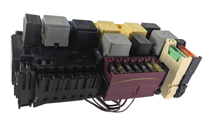 Thumbnail 3: 2013-2016 MERCEDES GL350 GL450 GL550 GL63 X166 FRONT POWER DISTRIBUTION FUSE BOX