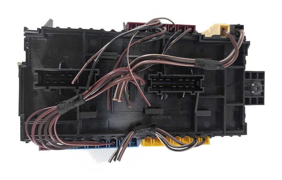 Thumbnail 6: 2013-2016 MERCEDES GL350 GL450 GL550 GL63 X166 FRONT POWER DISTRIBUTION FUSE BOX
