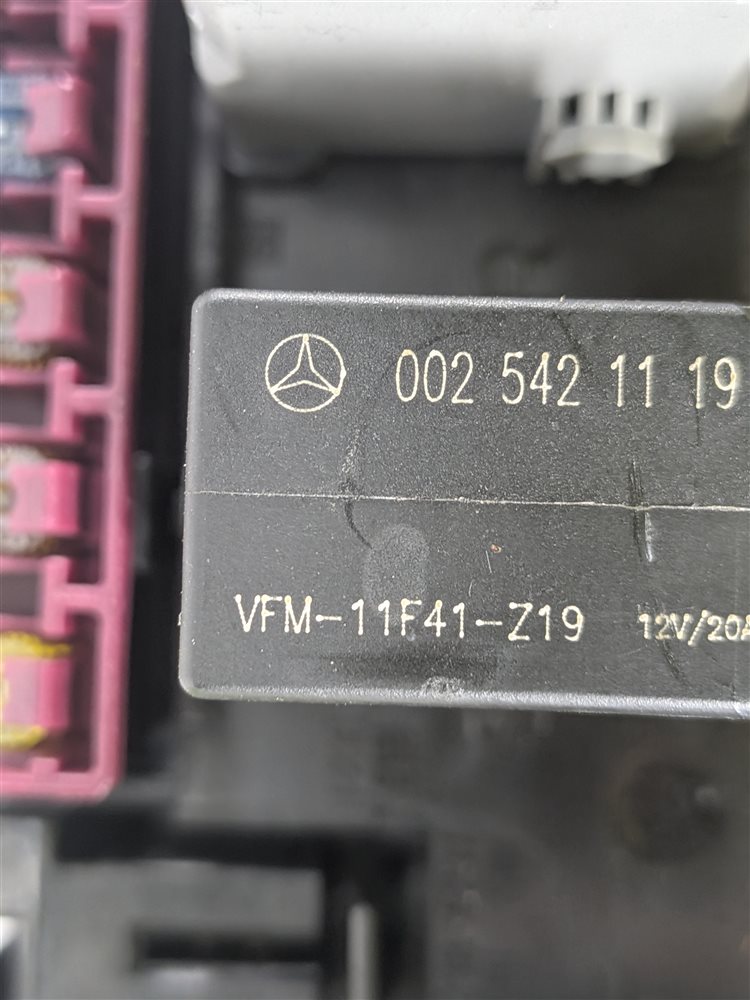 Thumbnail 8: 2013-2016 MERCEDES GL350 GL450 GL550 GL63 X166 FRONT POWER DISTRIBUTION FUSE BOX
