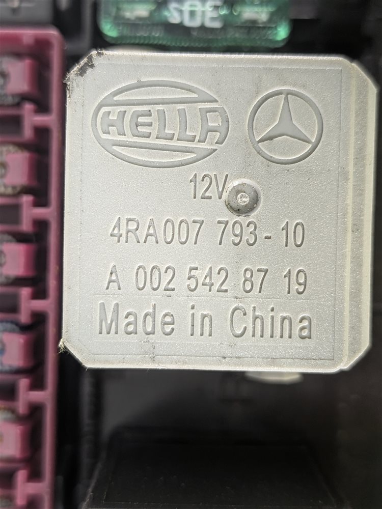 Thumbnail 9: 2013-2016 MERCEDES GL350 GL450 GL550 GL63 X166 FRONT POWER DISTRIBUTION FUSE BOX