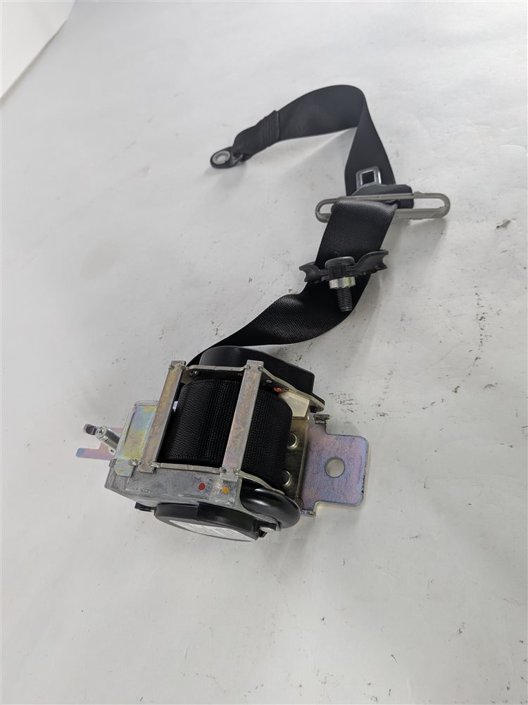 Thumbnail 5: 2014 MERCEDES GL550 (X166) REAR RIGHT 2ND ROW SEAT SEATBELT RETRACTOR (Black)