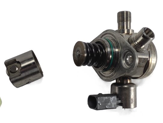 Thumbnail 3: 11-20 MERCEDES E S SL GL (W205 W166 W212 X166 X253) V8 LEFT MECHANICAL FUEL PUMP