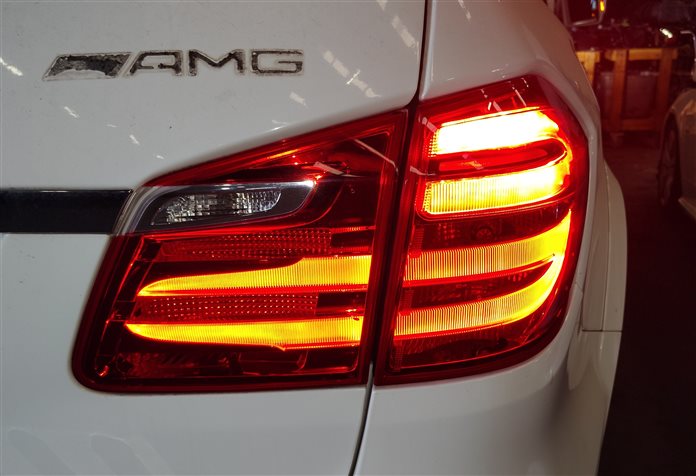 Thumbnail 2: 13-16 MERCEDES GL350 GL450 GL550 (X166) REAR RIGHT INNER TAILLIGHT LIGHT LAMP