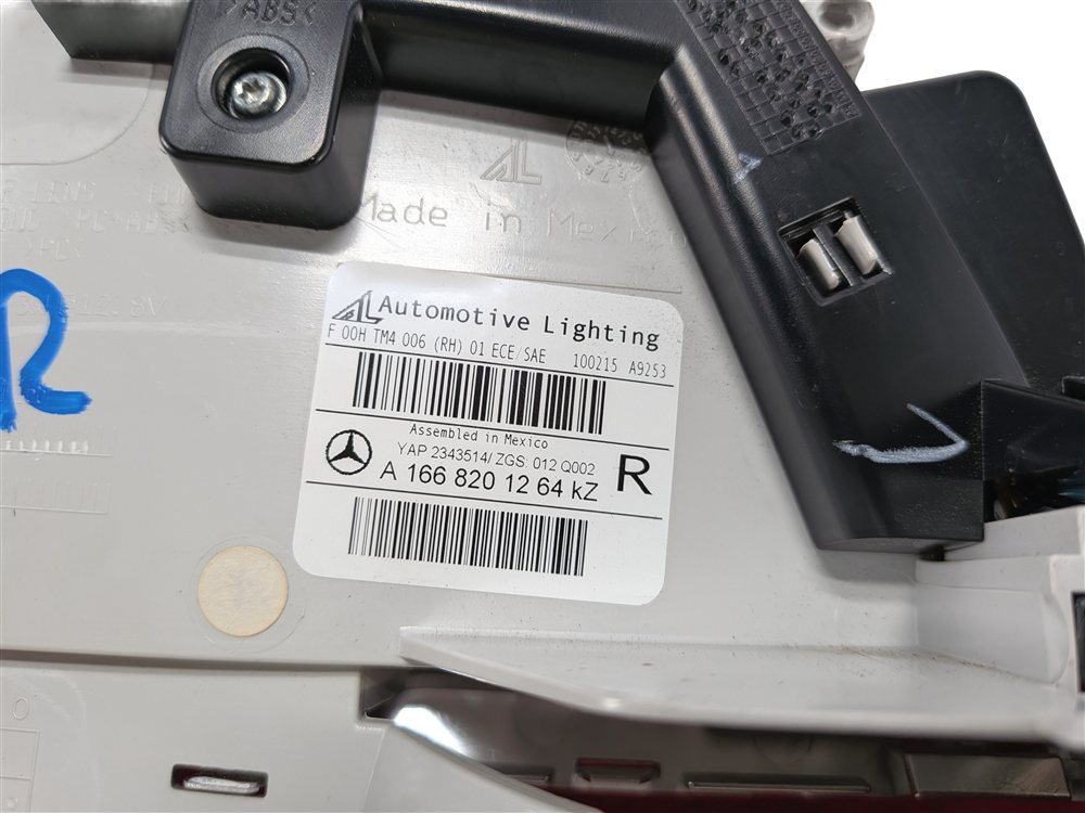 Thumbnail 7: 13-16 MERCEDES GL350 GL450 GL550 (X166) REAR RIGHT INNER TAILLIGHT LIGHT LAMP