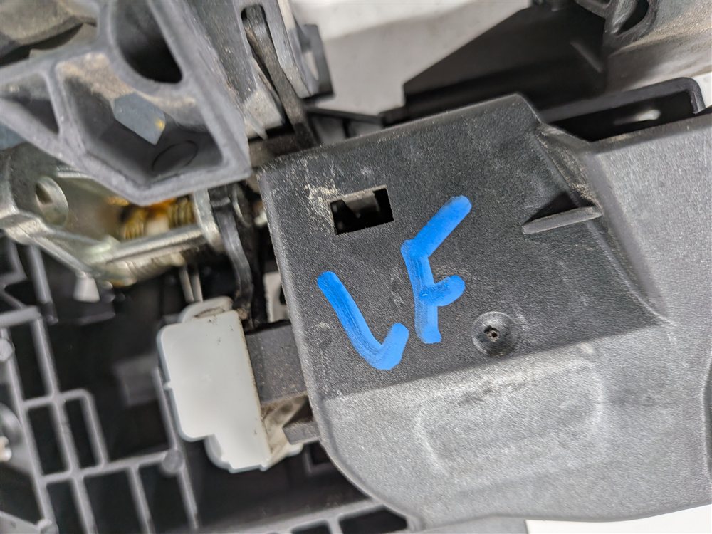 Thumbnail 5: 14-20 E GL ML SL (W166 W212 X166) FRONT LEFT DRIVER KEYLESS DOOR HANDLE (White)