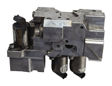 Thumbnail 3: 2016 MERCEDES GL63 (X166) FRONT HYDRAULIC ACTIVE SUSPENSION SWAY BAR VALVE BLOCK