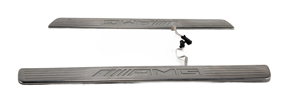Thumbnail 2: 2016 MERCEDES GL63 (X166) FRONT ILLUMINATED AMG DOOR SILL SCUFF PLATE SET/2