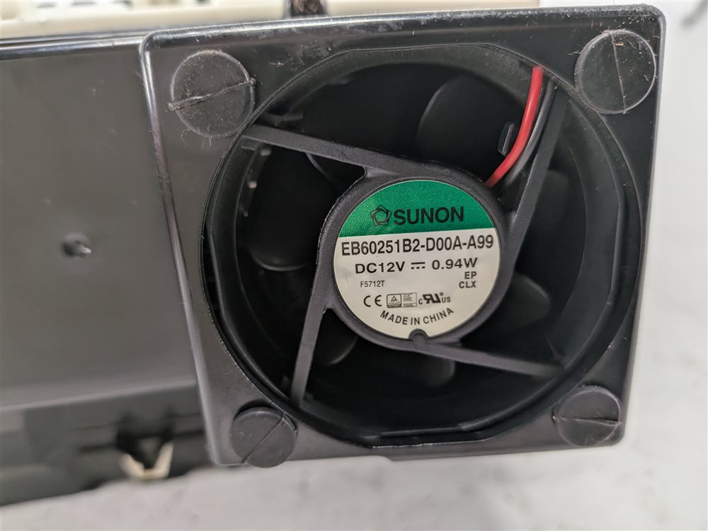 Thumbnail 5: 2016 MERCEDES GL63 (X166) CENTER CONSOLE HEATED COOLED CUP HOLDER 12V SOCKET