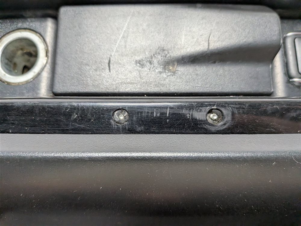 Thumbnail 7: 2016 MERCEDES GL63 (X166) CENTER CONSOLE HEATED COOLED CUP HOLDER 12V SOCKET