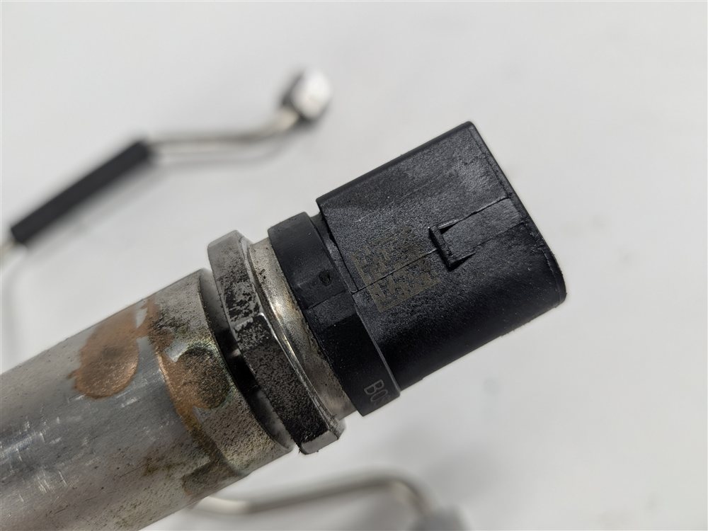 Thumbnail 5: 2016-2018 BMW X5 (F15) 2.0L HYBRID N20 ENGINE FUEL RAIL w/LINES PRESSURE SENSOR
