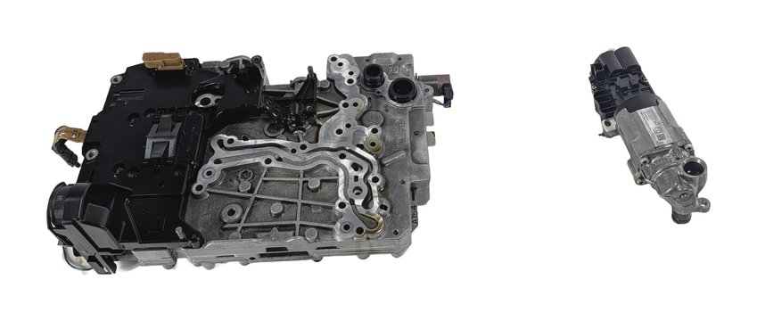 Thumbnail 3: 2016-2018 BMW X5 (F15) 2.0L HYBRID TRANSMISSION VALVE BODY MECHATRONIC
