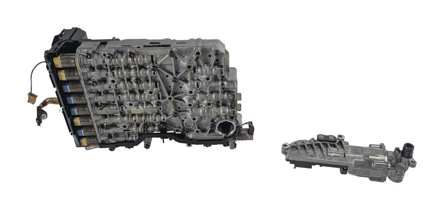 Thumbnail 4: 2016-2018 BMW X5 (F15) 2.0L HYBRID TRANSMISSION VALVE BODY MECHATRONIC