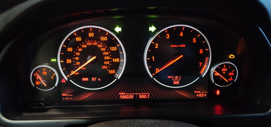 Thumbnail 2: 14-18 BMW X5 (F15) ANALOG SPEEDOMETER WITH SCREEN BELOW GUAGES (GAS MPH)