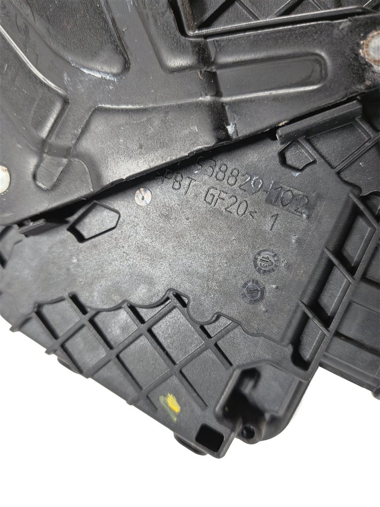 Thumbnail 6: 13-22 RANGE ROVER DISCOVERY (L405 L462 L494 L550) REAR LEFT PASSIVE DOOR LATCH