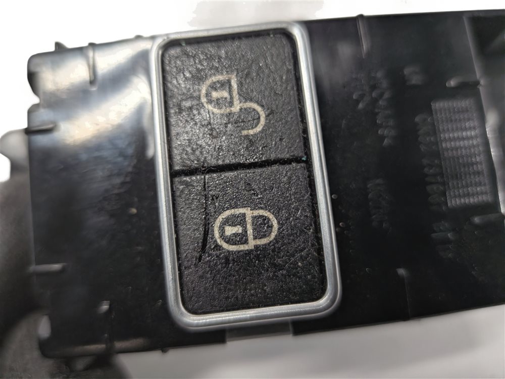 Thumbnail 7: 2013 RANGE ROVER (L405) REAR LEFT DOOR LOCK CONTROL SWITCH BUTTON CPLA-14017-BC