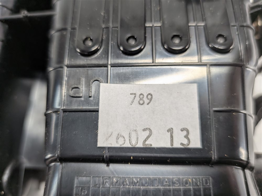 Thumbnail 5: 2013 RANGE ROVER (L405) REAR CENTER CONSOLE HEAT AIR AC VENT (Black)