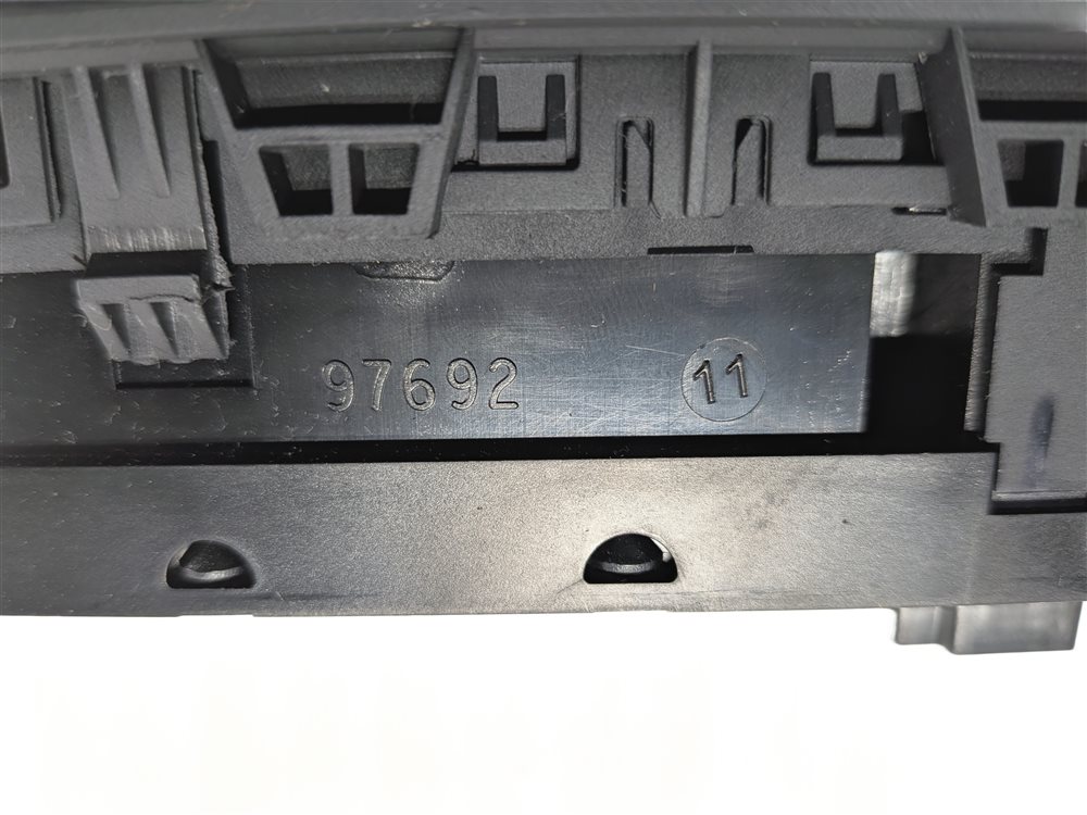 Thumbnail 8: 2013 RANGE ROVER (L405) DASH TRUNK TAILGATE RELEASE DIMMER CONTROL SWITCH
