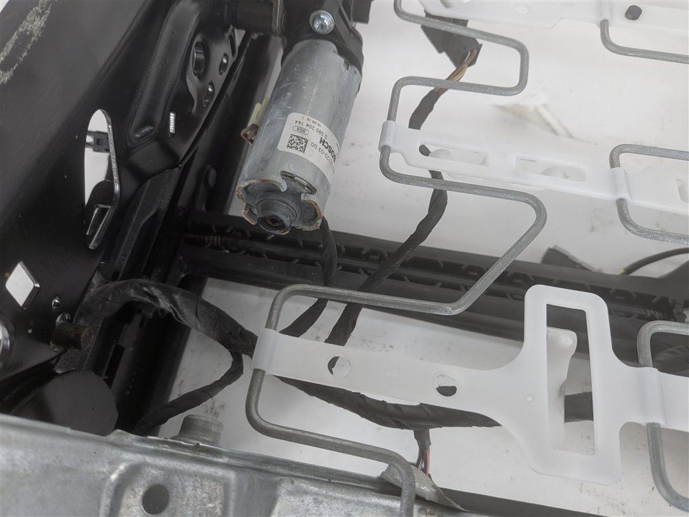 Thumbnail 9: 14-20 BMW 3 4 SERIES (F30 F32) FRONT RIGHT PASSENGER SEAT TRACK w/ ADJUST MOTORS