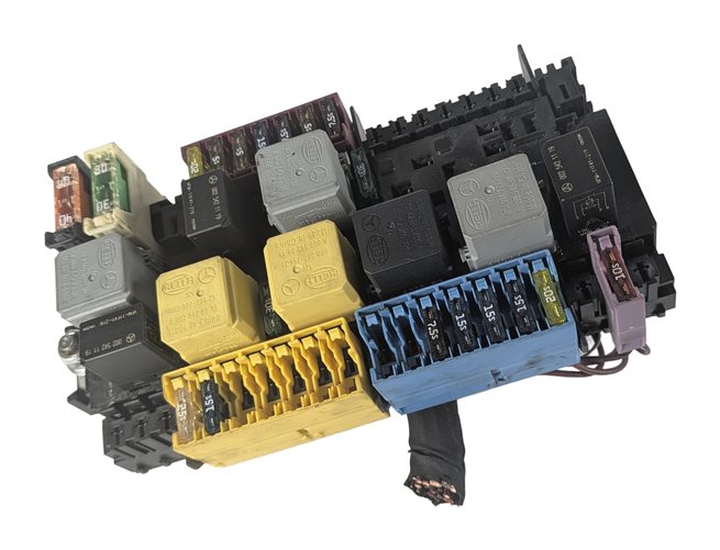 2013-2016 MERCEDES GL350 GL450 GL550 GL63 X166 FRONT POWER DISTRIBUTION FUSE BOX