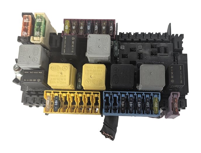 Thumbnail 3: 2013-2016 MERCEDES GL350 GL450 GL550 GL63 X166 FRONT POWER DISTRIBUTION FUSE BOX