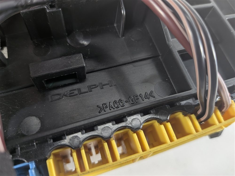 Thumbnail 8: 2013-2016 MERCEDES GL350 GL450 GL550 GL63 X166 FRONT POWER DISTRIBUTION FUSE BOX