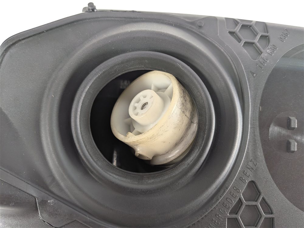 Thumbnail 7: 13-19 MERCEDES GL GLS CLASS (X166) FUEL TANK DOOR LID w/HOUSING GAS CAP (Black)