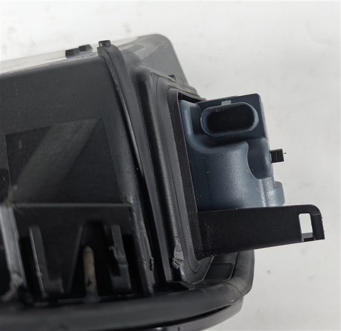 Thumbnail 9: 13-19 MERCEDES GL GLS CLASS (X166) FUEL TANK DOOR LID w/HOUSING GAS CAP (Black)
