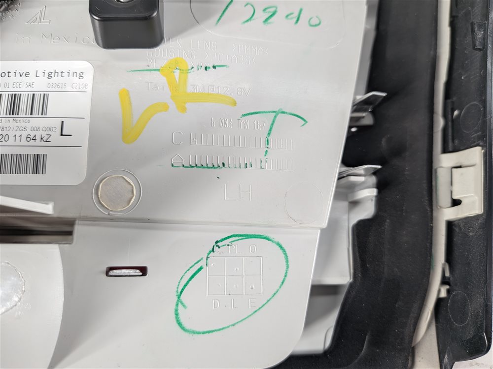 Thumbnail 7: 13-16 MERCEDES GL350 GL450 GL550 (X166) LEFT DRIVER INNER TAILLIGHT LIGHT LAMP