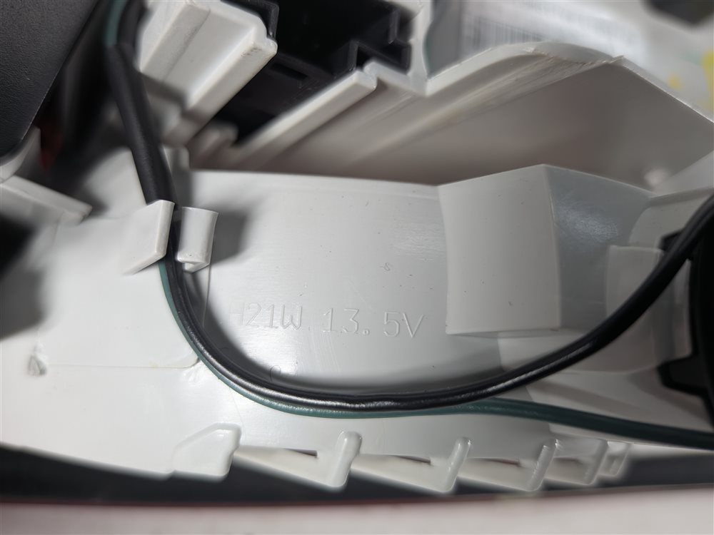 Thumbnail 8: 13-16 MERCEDES GL350 GL450 GL550 (X166) LEFT DRIVER INNER TAILLIGHT LIGHT LAMP