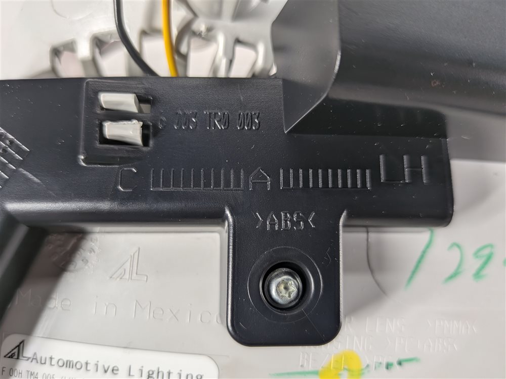 Thumbnail 9: 13-16 MERCEDES GL350 GL450 GL550 (X166) LEFT DRIVER INNER TAILLIGHT LIGHT LAMP