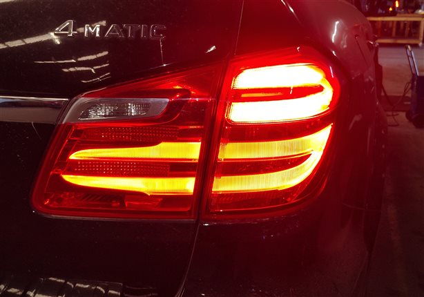 Thumbnail 2: 13-16 MERCEDES GL350 GL450 GL550 (X166) REAR RIGHT INNER TAILLIGHT LIGHT LAMP