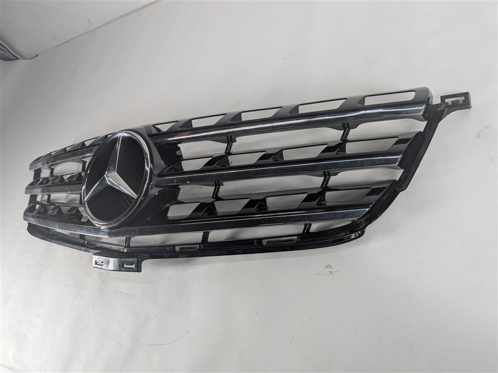 Thumbnail 4: 2012-2015 MERCEDES ML250 ML350 ML400 ML550 (W166) FRONT UPPER CENTER GRILLE TRIM