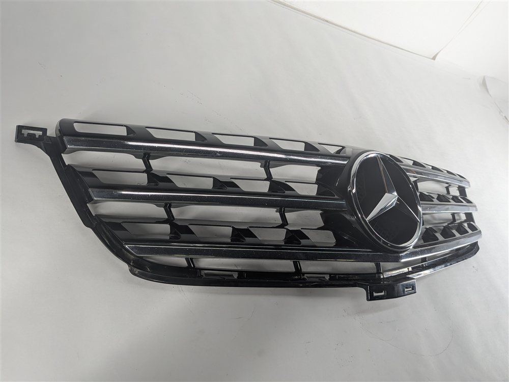 Thumbnail 5: 2012-2015 MERCEDES ML250 ML350 ML400 ML550 (W166) FRONT UPPER CENTER GRILLE TRIM