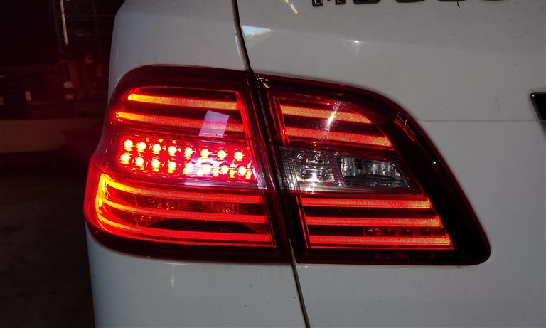 Thumbnail 2: 2012-2015 MERCEDES ML CLASS (W166) LEFT DRIVER REAR INNER TAILLIGHT LIGHT LAMP