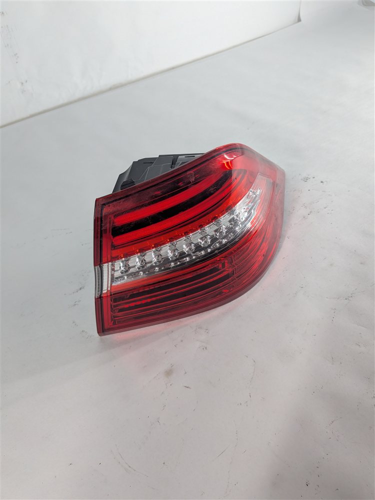 12-15 MERCEDES ML-CLASS (W166) REAR RIGHT PASSENGER LED TAILLIGHT BRAKE LIGHT