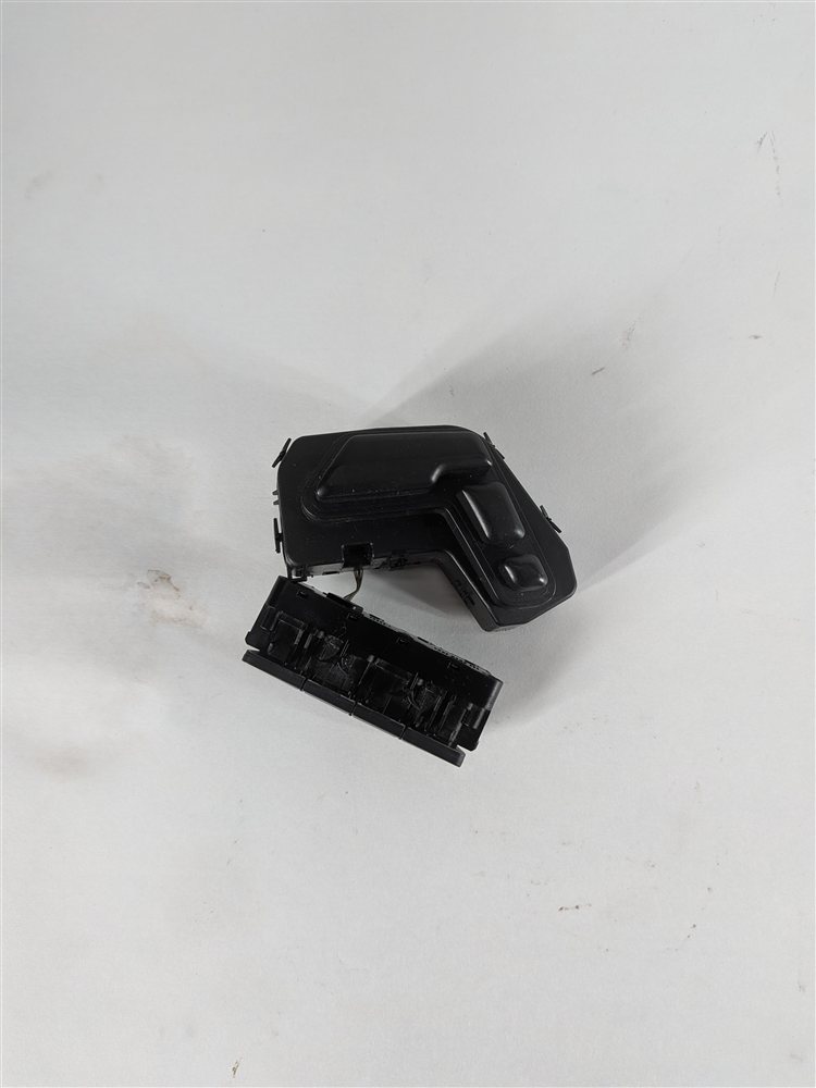 Thumbnail 2: 12-18 CLA G GL ML C117 W166 W242 W463 X166 FRONT LEFT DRIVER MEMORY SEAT SWITCH
