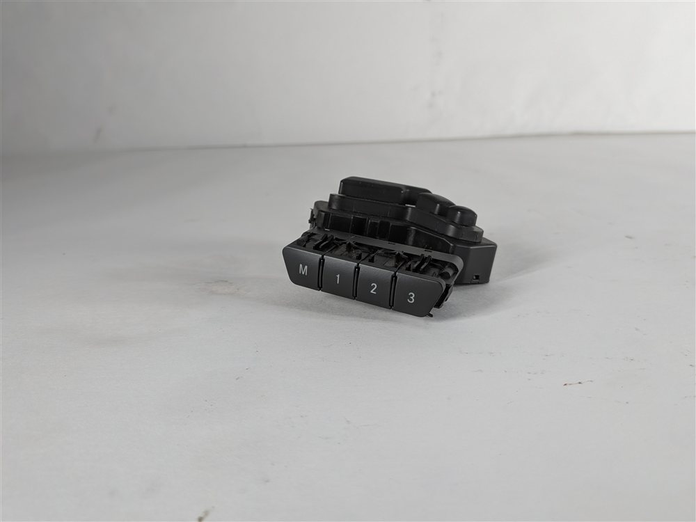 Thumbnail 3: 12-18 CLA G GL ML C117 W166 W242 W463 X166 FRONT LEFT DRIVER MEMORY SEAT SWITCH