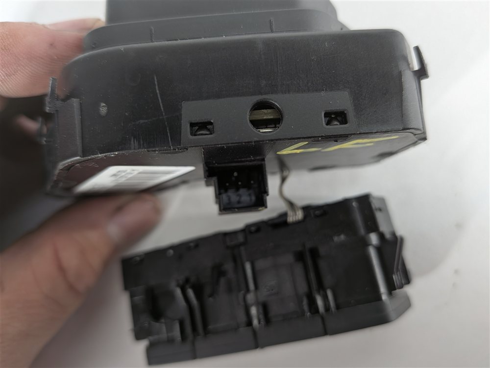 Thumbnail 8: 12-18 CLA G GL ML C117 W166 W242 W463 X166 FRONT LEFT DRIVER MEMORY SEAT SWITCH