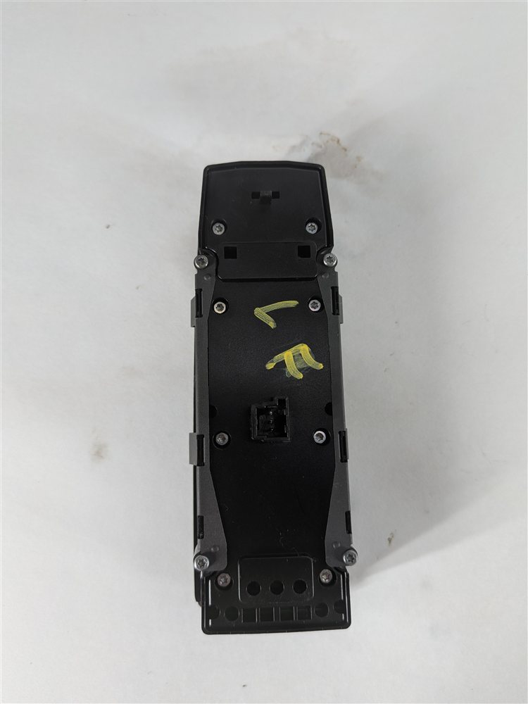 Thumbnail 7: 13-20 MERCEDES B GL GL GLA GLE GLS ML (W166 X166) DRIVER P-FOLD WINDOW SWITCH