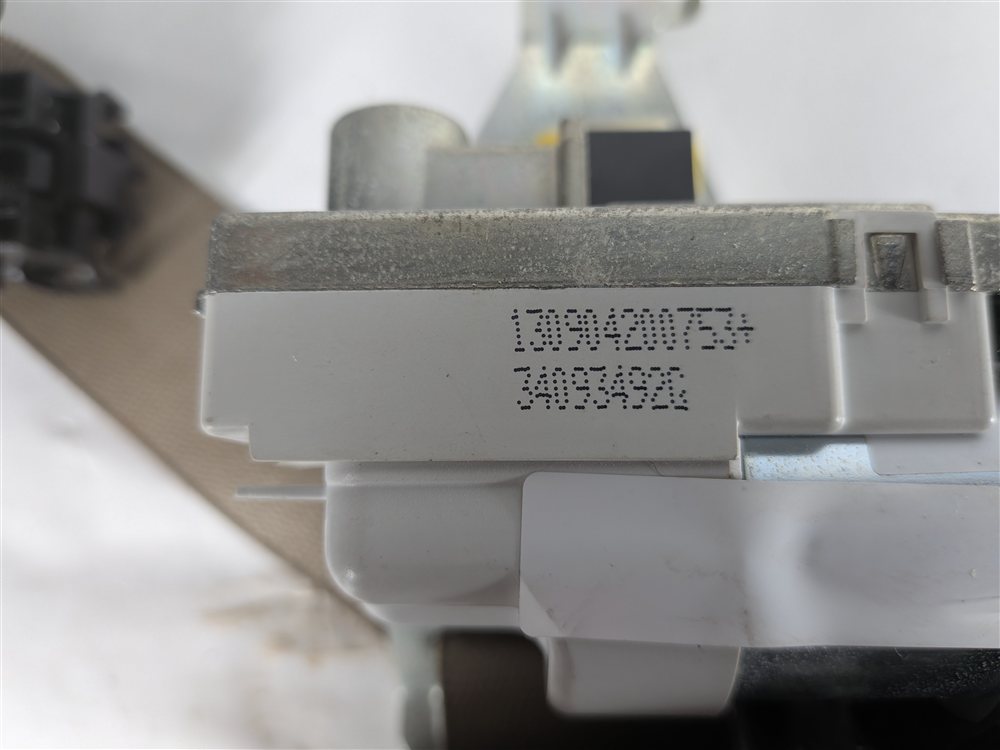 Thumbnail 9: 12-16 MERCEDES GL CLASS (X166) FRONT RIGHT PASSENGER SEATBELT RETRACTOR (Beitge)