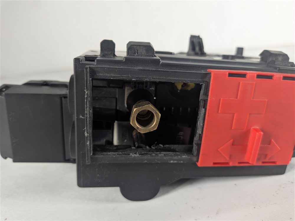 Thumbnail 8: 2014 MERCEDES ML350 (W166) 3.0L RIGHT ENGINE BAY FUSE RELAY POWER JUNCTION BOX