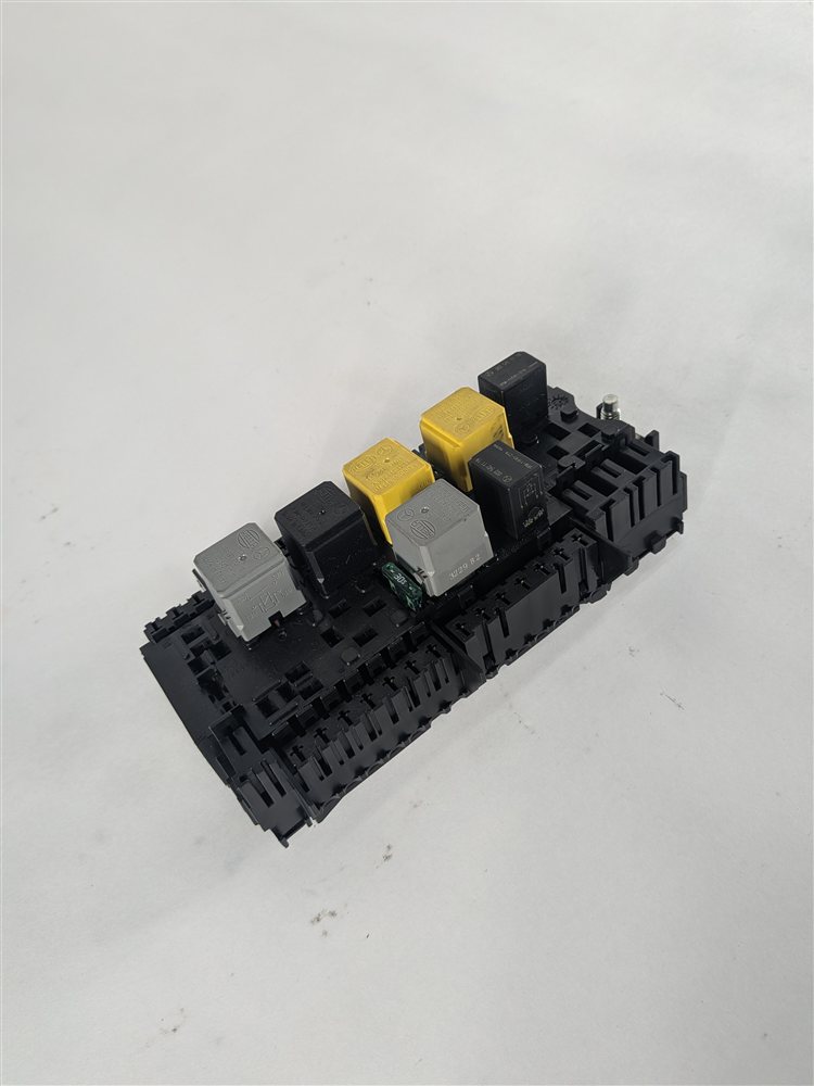 12-16 MERCEDES GL ML CLASS (W166 X166) FRONT ENGINE BAY RELAY JUNCTION FUSE BOX
